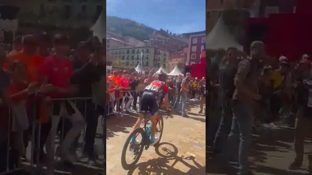 Mikel Landa en la salida de la última etapa de la Itzulia.