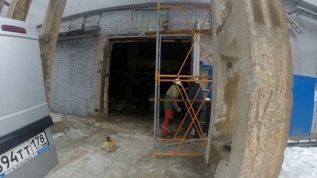 Монтаж рулонных ворот