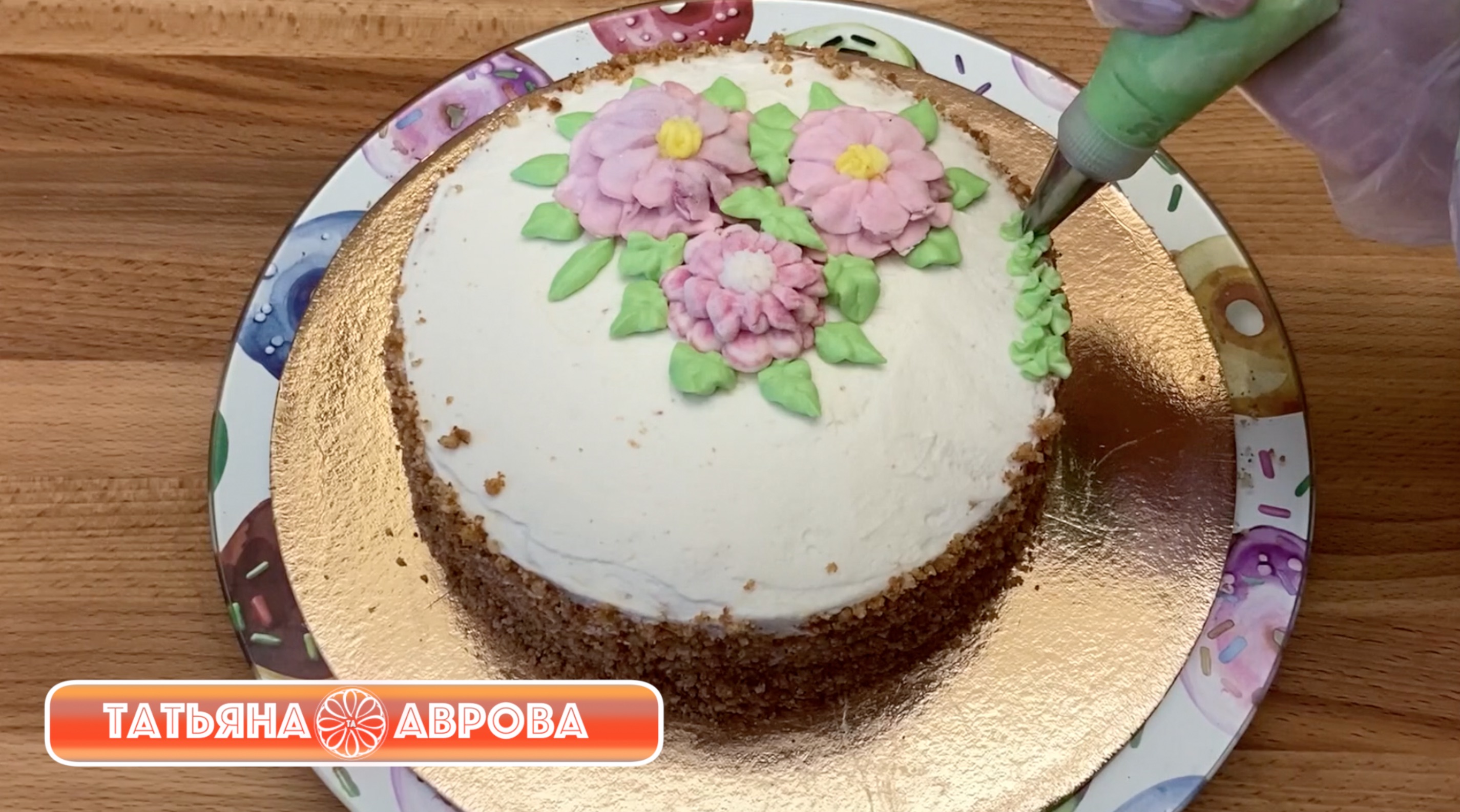 Самый простой и очень вкусный крем для прослаивания и выравнивания тортов. Крем из 3 ингредиентов