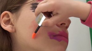 Весёлые игры для детей. Челленджи - Делаем Макияж и готовим Бургеры для куклы Барби! Смешные видео