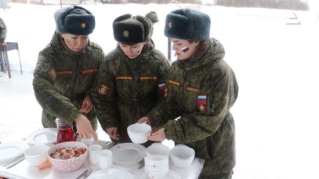 Женщины военнослужащие. Макияж под камуфляж