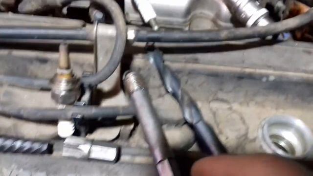 Как выкрутить сломанную свечу зажигания смотреть онлайн