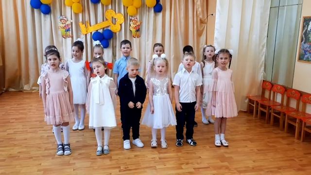 "Сегодня мамин праздник" (ансамбль "Бусинки")
