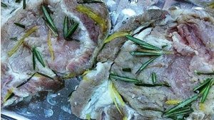 Свинина с яблоками и медом