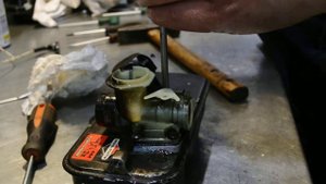 Ремонт газонокосилки. Монтаж карбюратора косилки.