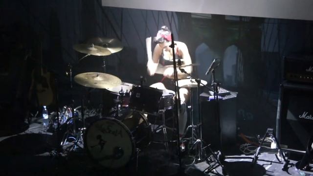 Лера (LaScala) на барабанах 14.03.2015, клуб Brooklyn, г.Москва смотреть онлайн
