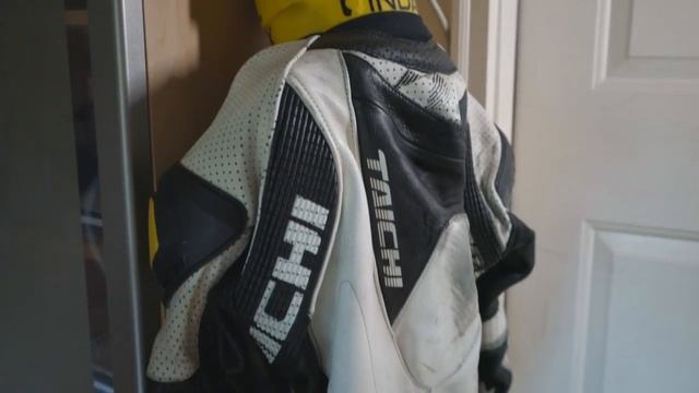 Motorcycle Track Day: Cleaning Leather Suit, Gloves, Boots and Helmet Tips! смотреть онлайн