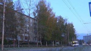 Электрические дуги на проходящих троллейбусах