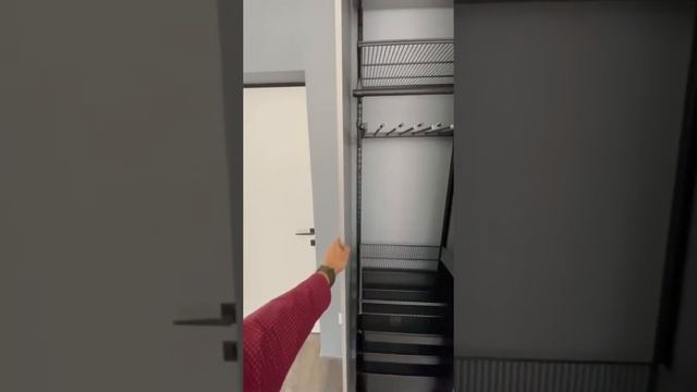 Это встроенный шкаф NOVA, фасады из МДФ в сером матовом цвете ?