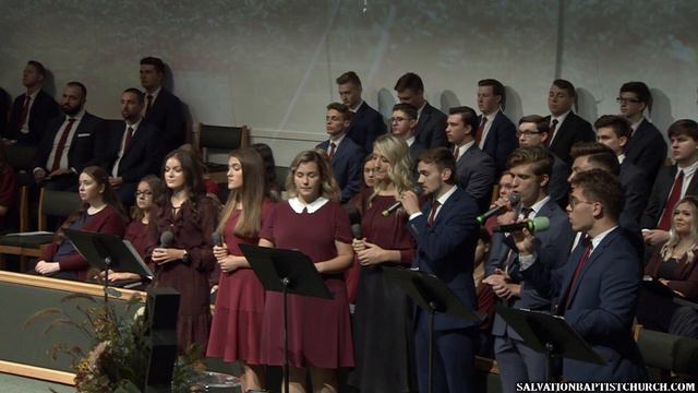 Пение «Ещё одно лето, как песня пропето...» — Группа молодёжи.
