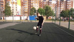 Как жонглировать мячом?