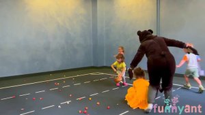 Подвижная игра "У медведя во бору"