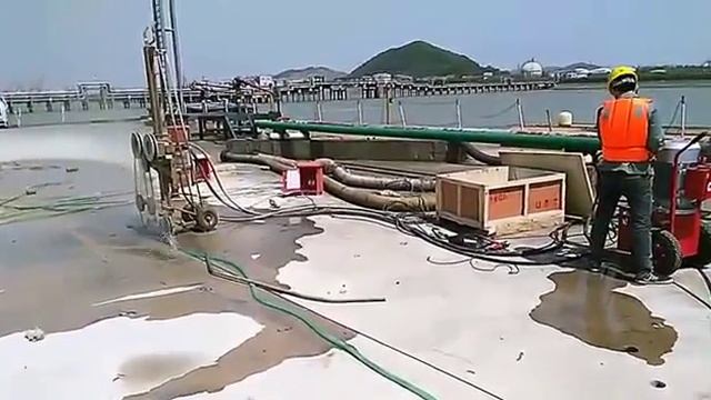 РЕЗКА ПРИСТАНИ АЛМАЗНОЙ КАНАТНОЙ МАШИНОЙ OUKAI SQ-90AM смотреть онлайн