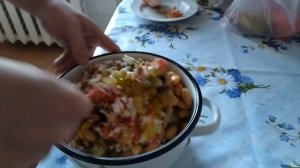 Салат с консервированной фасолью помидорами с крабовыми палочками рецепт