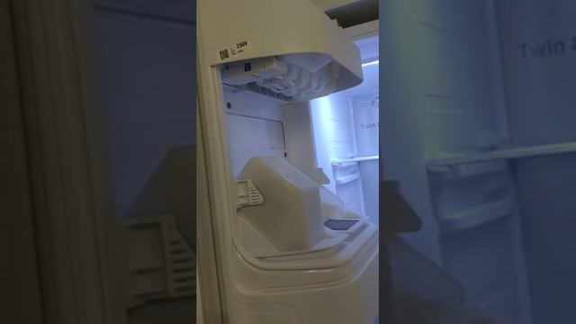 Холодильник Side-by-Side Samsung RS68N8240WW смотреть онлайн