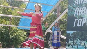 Фланкировка шашками. Ойся ты ойся. Казачья лезгинка.Казачий  кордон Апшеронск. Девушки фланкируют.