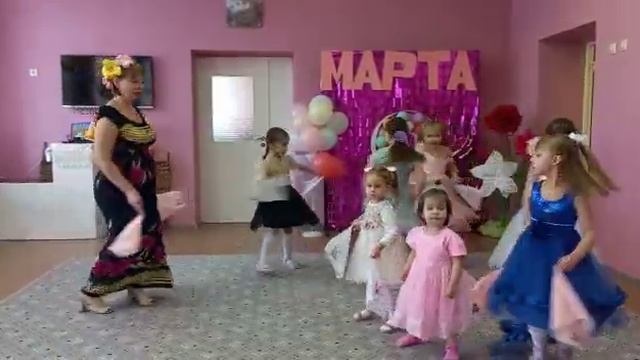 Танец девочек на 8 марта смотреть онлайн