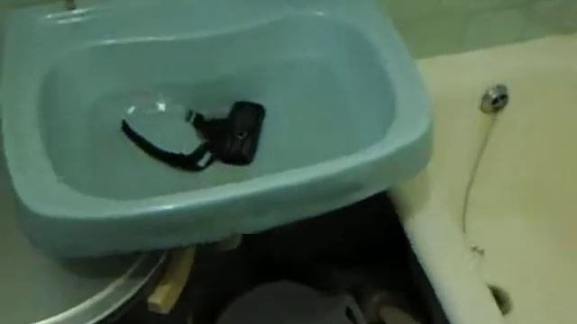 Тест на водонепроницаемость часов и телефона