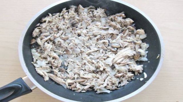 Слойки с мясом и грибами