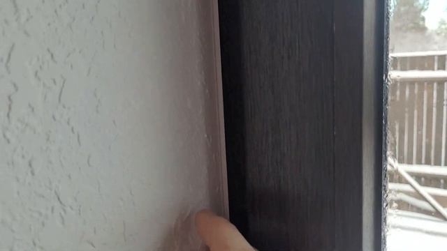 ... прорезиненный уголок для штукатурки, примыкание к окну после ФИНИШНЫХ РАБОТ. Ремонт квартир.