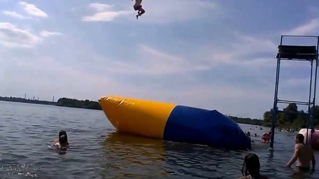 Надувной водный аттракцион падения с блоба