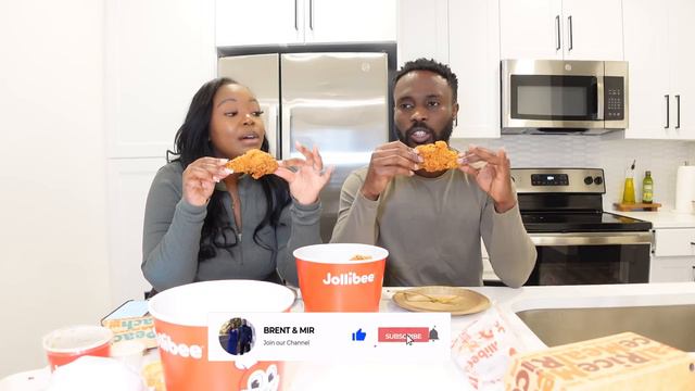 Americans Try Jollibee For The First Time! (Chickenjoy, Yum Burger, Burger Steak, Jolly Spaghetti) смотреть онлайн