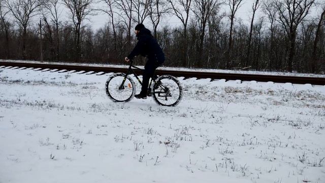 Дышу свежим воздухом. Зимняя велопрогулка. Первый полноценный снег.