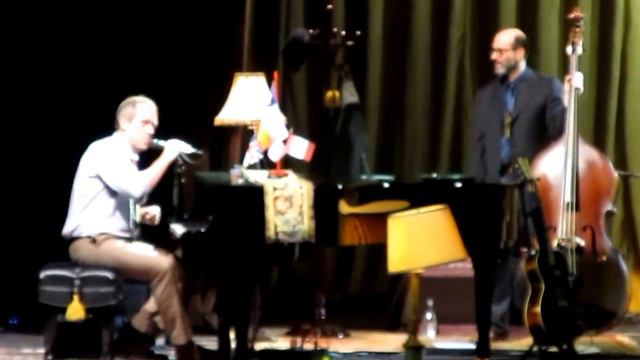 Hugh Laurie en Chile.! смотреть онлайн