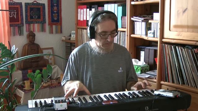 Ambient strings with Korg I3 and Behringer FX-600 смотреть онлайн