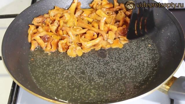 Жареная картошка с грибами / Fried potatoes with mushrooms | Видео Рецепт
