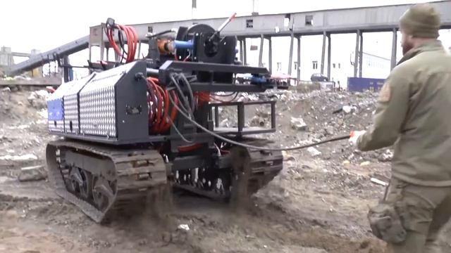 Буровая установка на гусеничном шасси Вектор ТВР-3.200 (управление при помощи Wi-Fi). смотреть онлайн