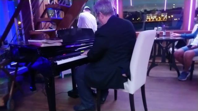 MOV 0756 Ночная прогулка на теплоходе Astra Marine по Санкт-Петербургу. Живая музыка смотреть онлайн