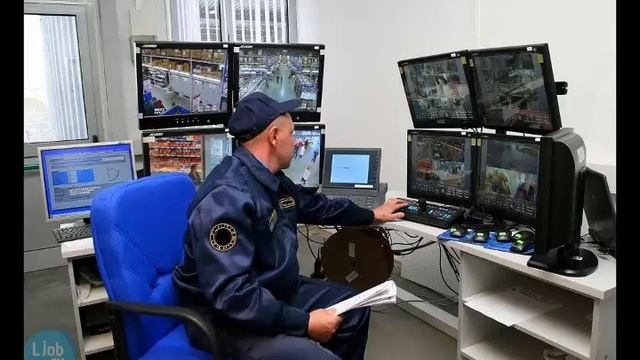 Следить за покупателями — тоже работа.  Сколько зарабатывает контролёр супермаркета