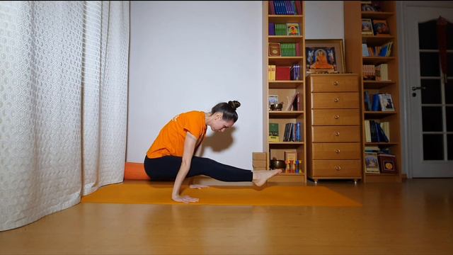 Брахмачариасана или утплутхи дандасана. Как подняться? смотреть онлайн