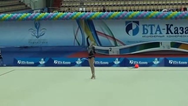художественная гимнастика.Обруч