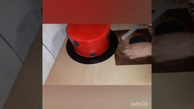 Мастичное оформление торта с  Леди Баг и Супер Кот. Работа с аэрографом и вафельной пе