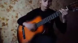 На гитаре-твоя нежная походка.