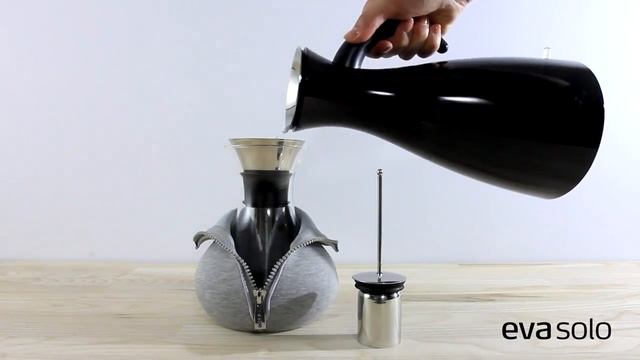 Чайник заварочный Tea maker в неопреновом текстурном чехле от Eva Solo смотреть онлайн