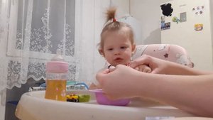 Как научить ребёнка кушать самостоятельно