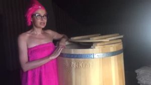 Эвелине Блёданс кедровую бочку Роскедр порекомендовали доктора.