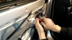 Как снять заменить стекло передних дверей VW PASSAT B5 B5+(FL)demontaz szyby drzwi przod!
