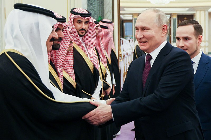 "Удачный год Путина": западная пресса о турне президента по Персидскому заливу / События на ТВЦ