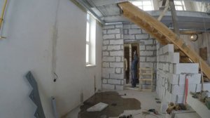 Пробурил трубу теплого пола. Лестница из 12 швеллера и 50 уголка своими руками
