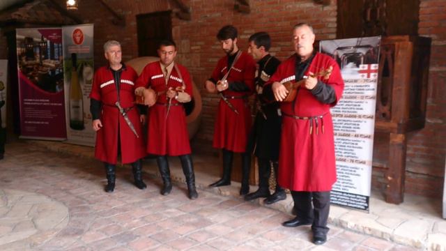 Винный тоннель с певцами смотреть онлайн