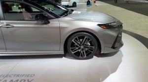 New TOYOTA CAMRY 2025 - XLE vs XSE AWD - visual comparison exterior & interior