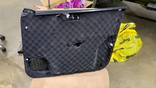 VW Polo Тотальная шумоизоляция и сабвуфер смотреть онлайн