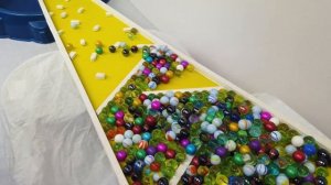 Горка для шариков - 500 шариков катятся с горки.