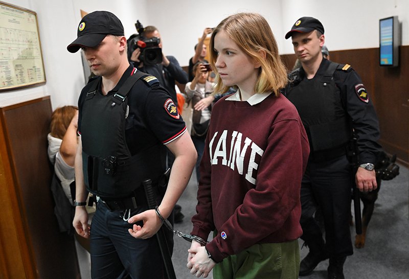 В суде Петербурга усилили меры безопасности перед вынесением приговора Треповой / События на ТВЦ