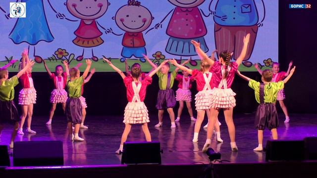 Праздничный юбилейный концерт ансамбля танца "Россияне". Танец "Мама-Папа". 06.04.2024 год. смотреть онлайн