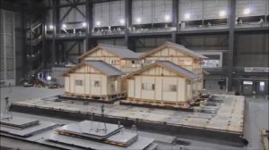 Испытания каркасных домов против землетрясений